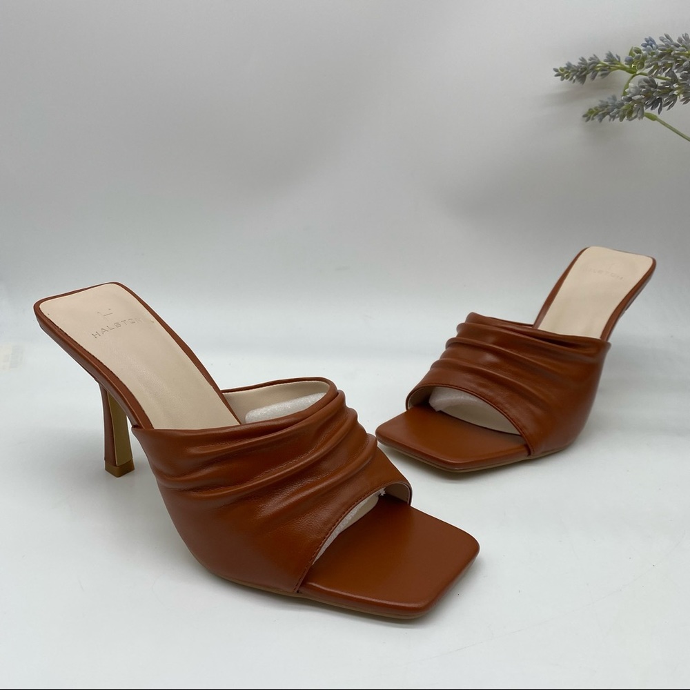 H Halston Luanda square toes heels in Tan vegan leather 
Size 7
New in box